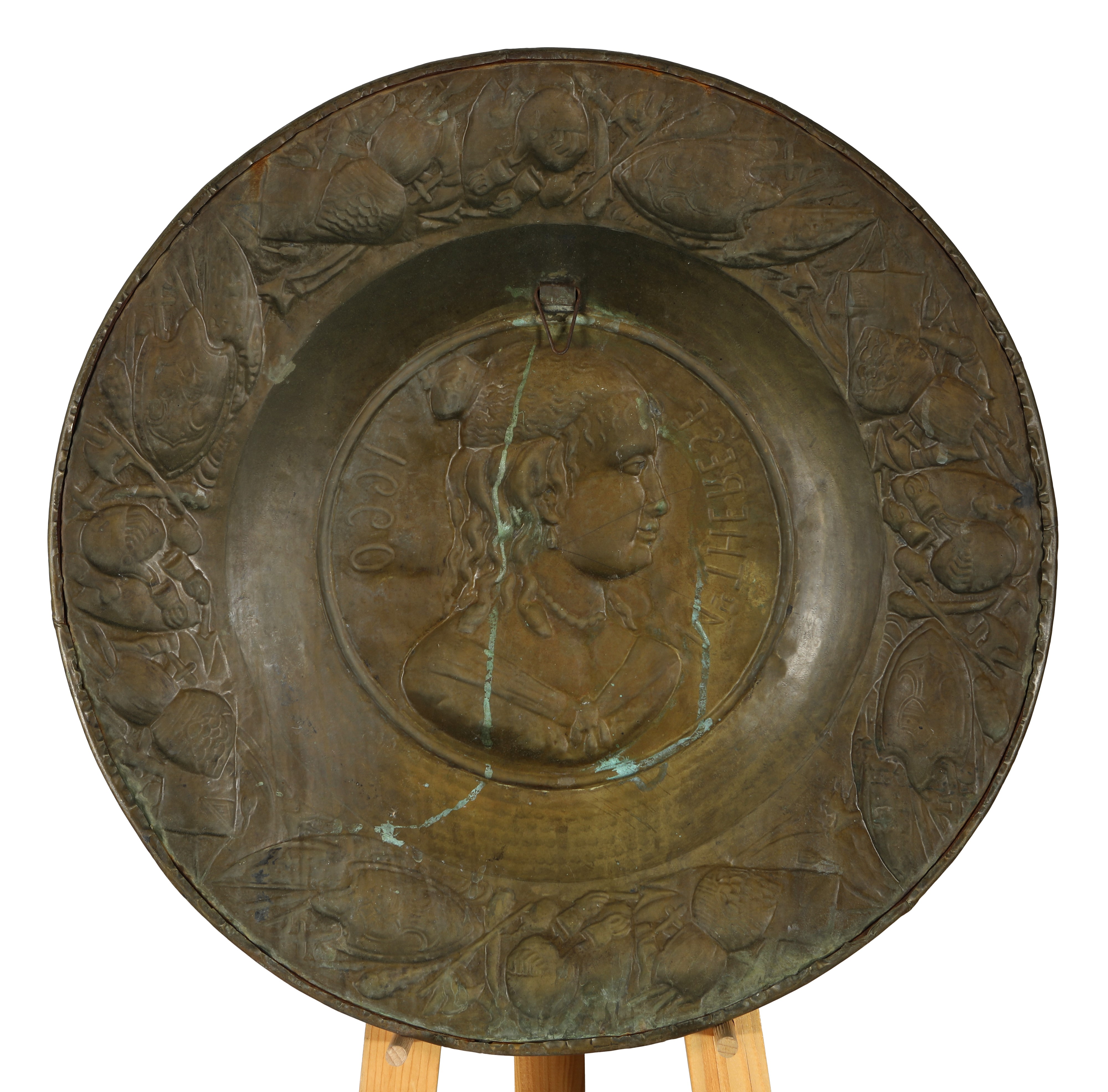 Piatto commemorativo in rame repoussé, ritratto di Maria Teresa d'Asburgo-Spagna, Francia, XIX se...