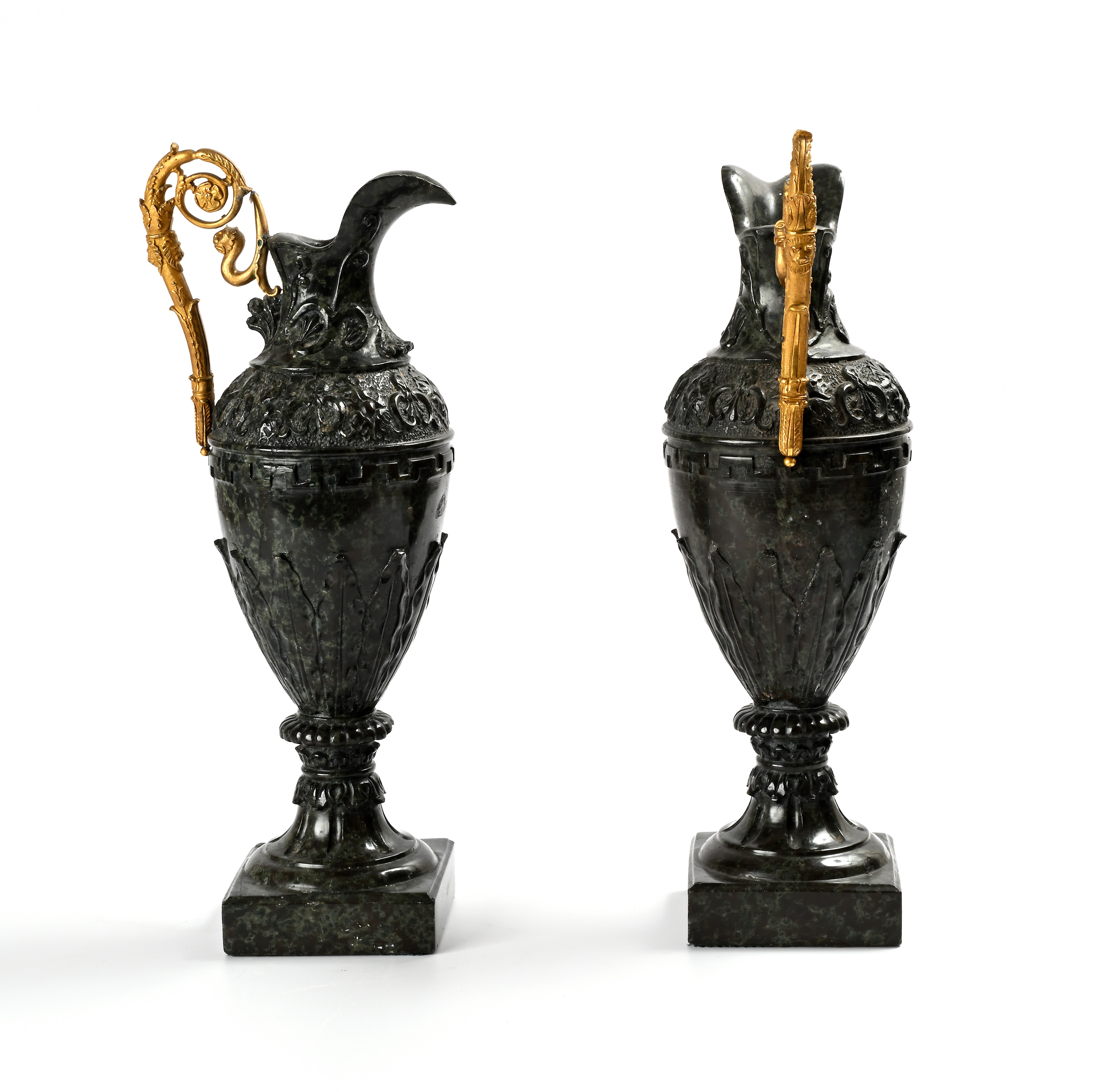 Coppia di Versatoi Ad Anfora in Marmo Serpentino, Fine XVIII/inizi XIX Secolo