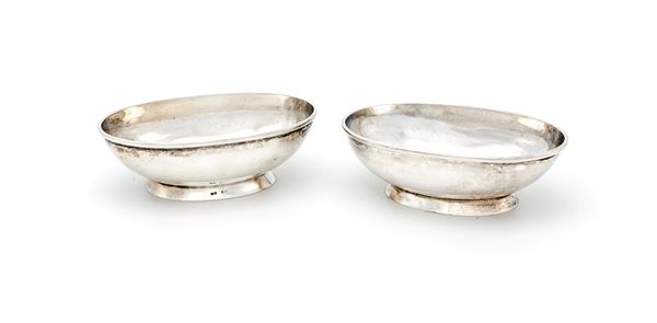 Coppia di vaschette ovali in argento 800/000