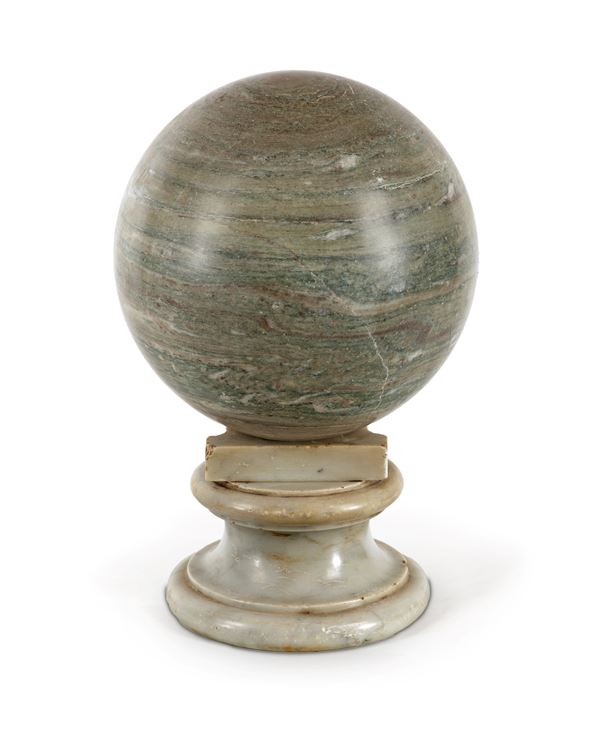 Grande sfera in marmo cipollino, XIX secolo