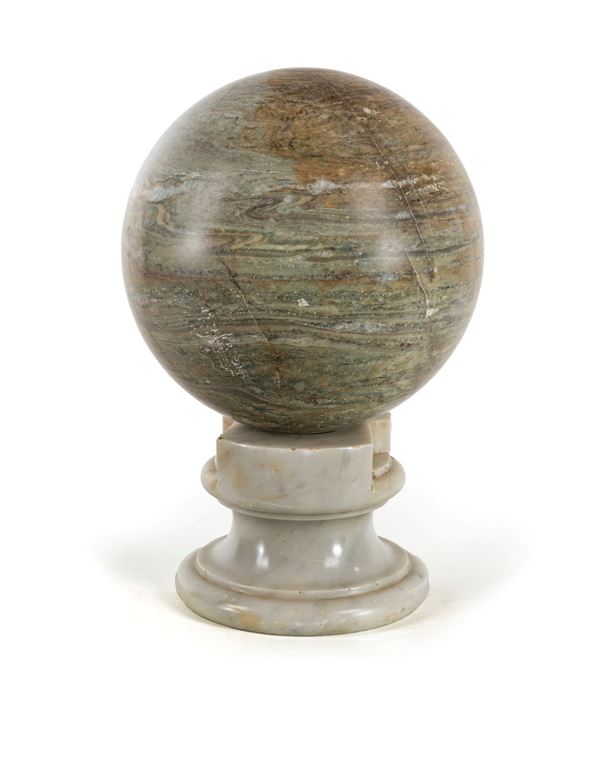 Grande sfera in marmo cipollino, XIX secolo