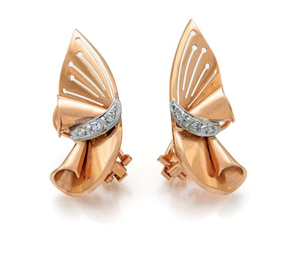 Coppia di orecchini a ventaglio in oro e brillanti
