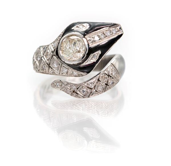Anello a serpente in oro, diamanti e onice