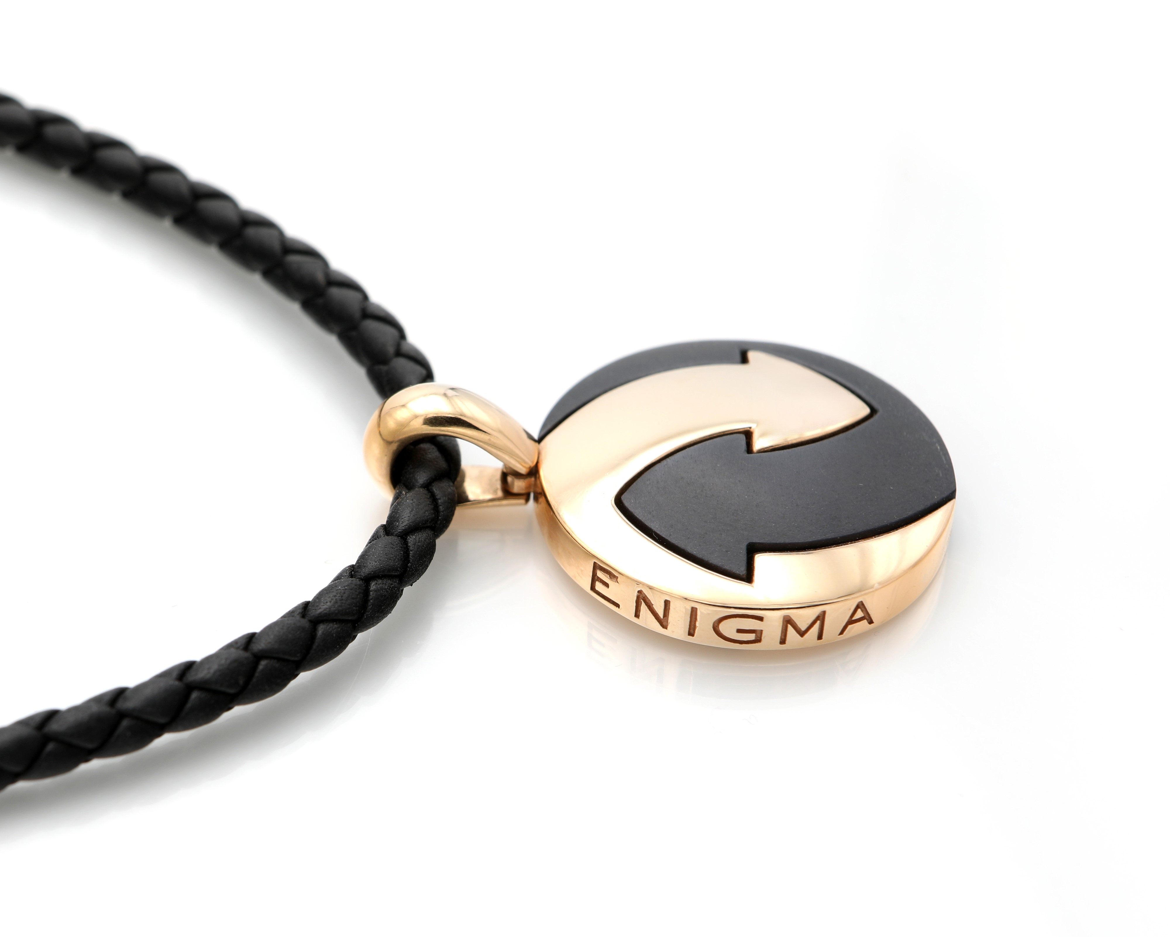Gianni Bulgari, Pendente Enigma in Oro e Bronzo