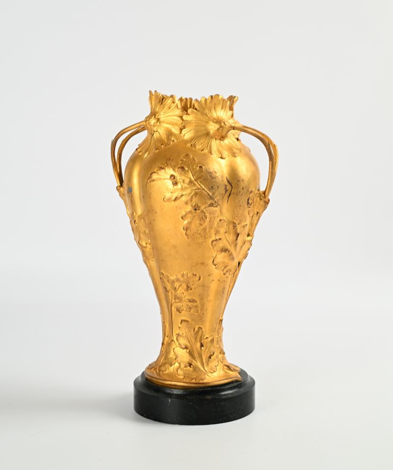 Vaso Liberty in Bronzo Dorato su Base in Marmo Nero