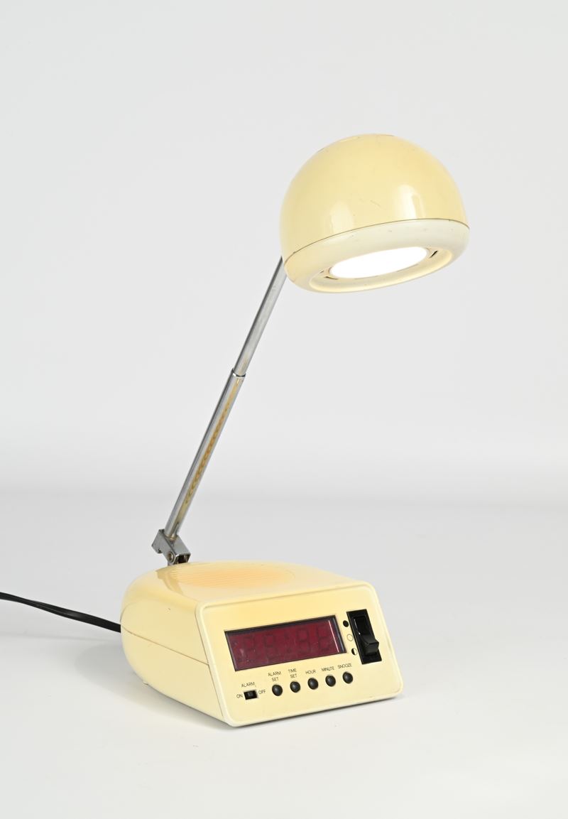 Lampada da tavolo con radio incorporata