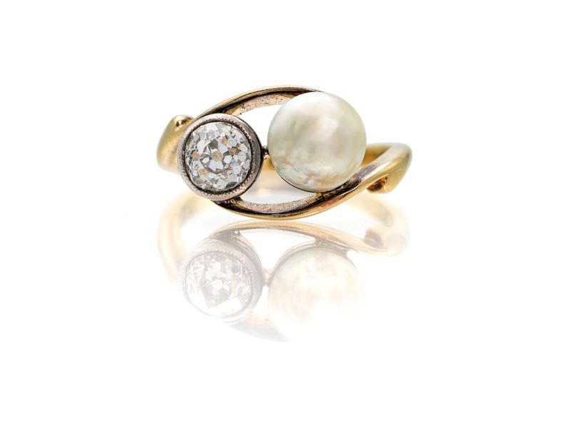 Anello Antico in Oro, Diamante e Perla Naturale