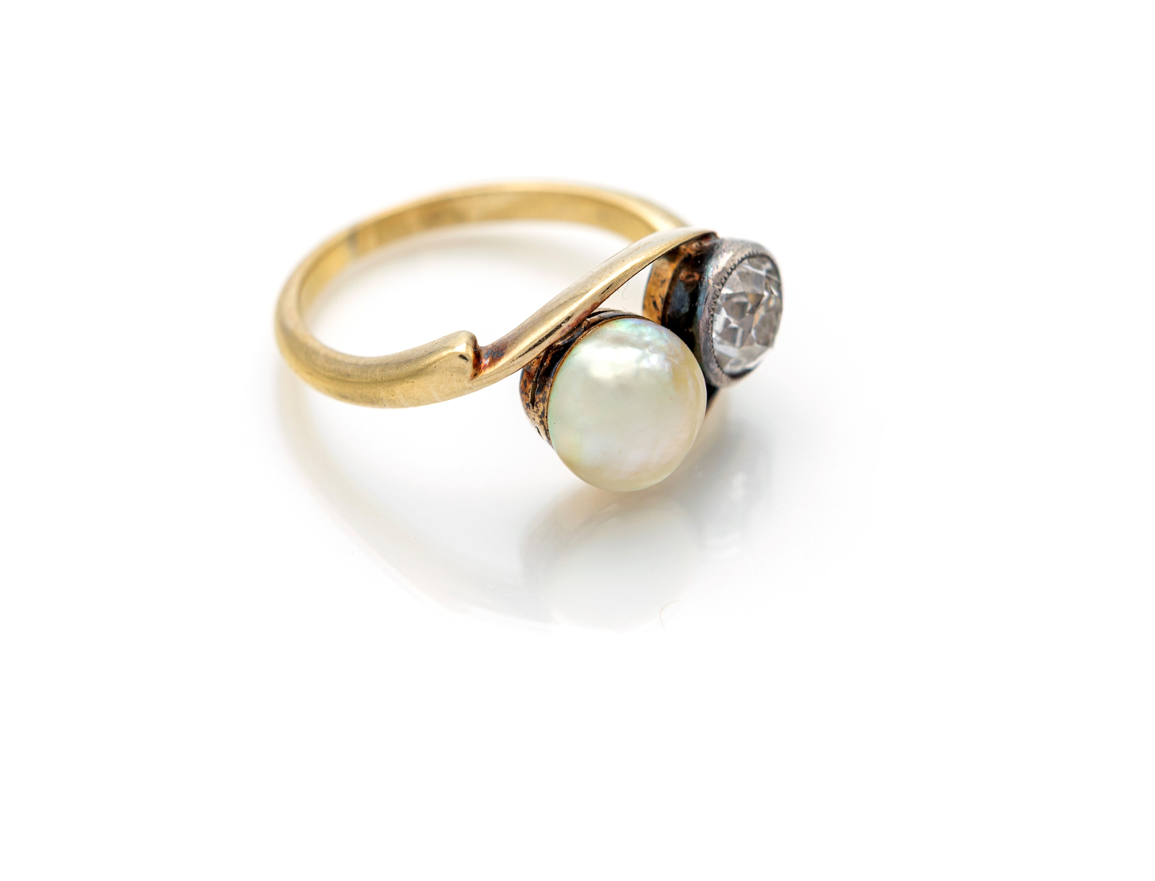 Anello Antico in Oro, Diamante e Perla Naturale