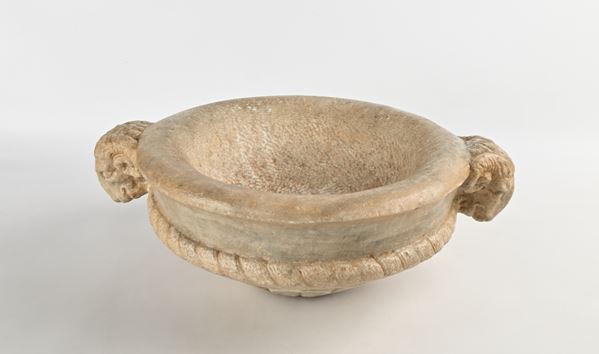 Vasca in marmo, inizio del XVI secolo