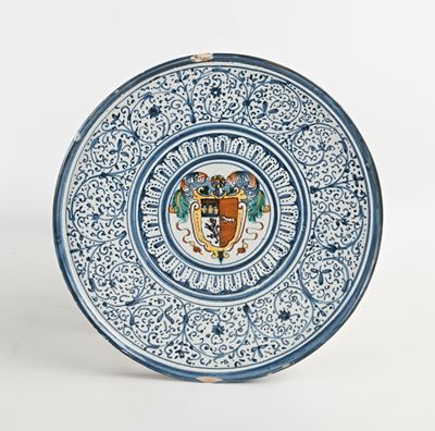 Alzatina in Maiolica con Stemma, Italia Centrale, Fine XVI Secolo