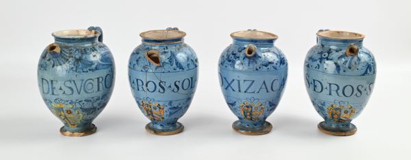 Quattro orcioli in maiolica con stemma e iscrizioni