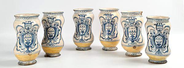 Sei albarelli in maiolica bianca con stemma, XVIII secolo