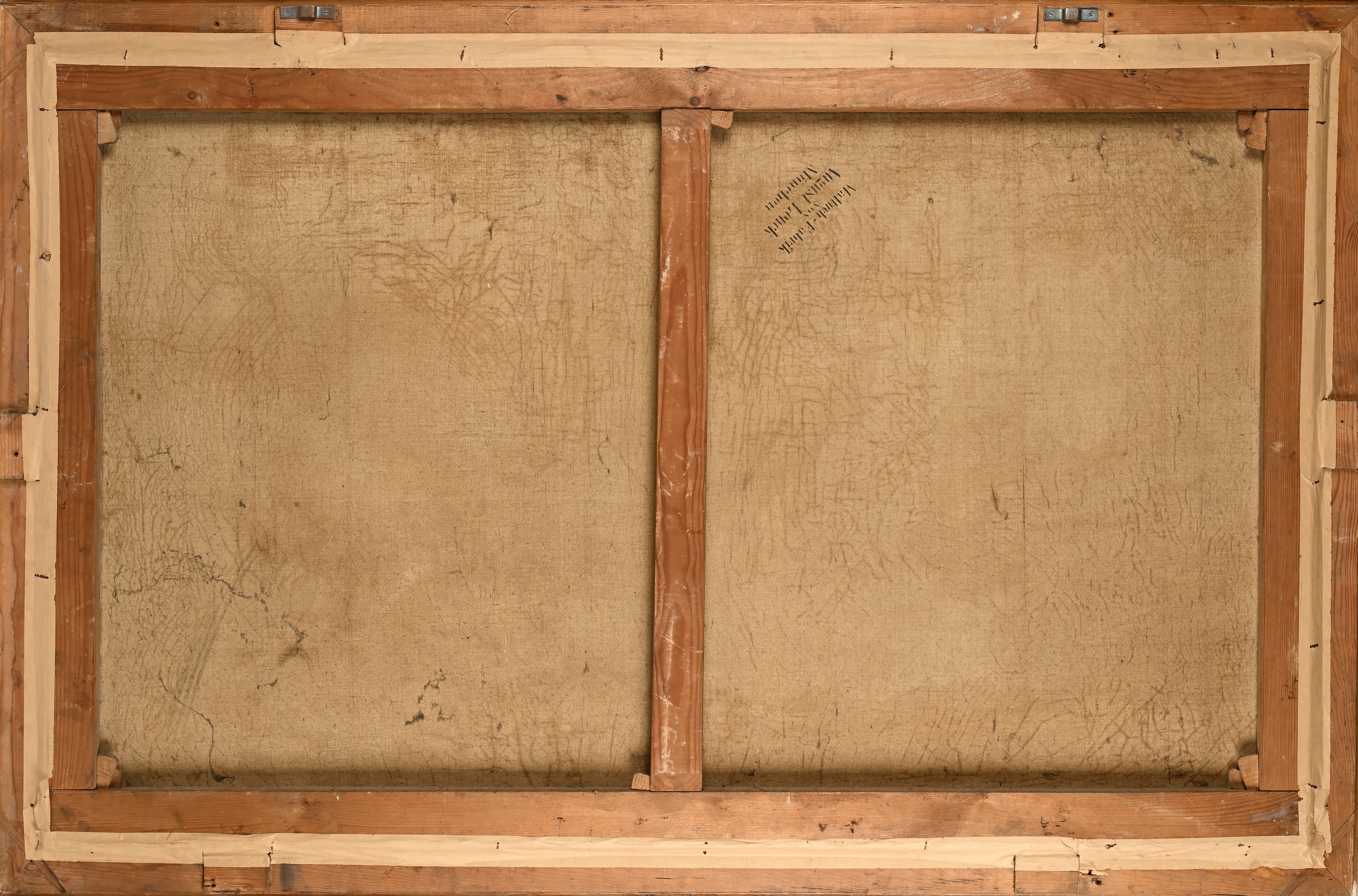 Lago e valle in alta montagna