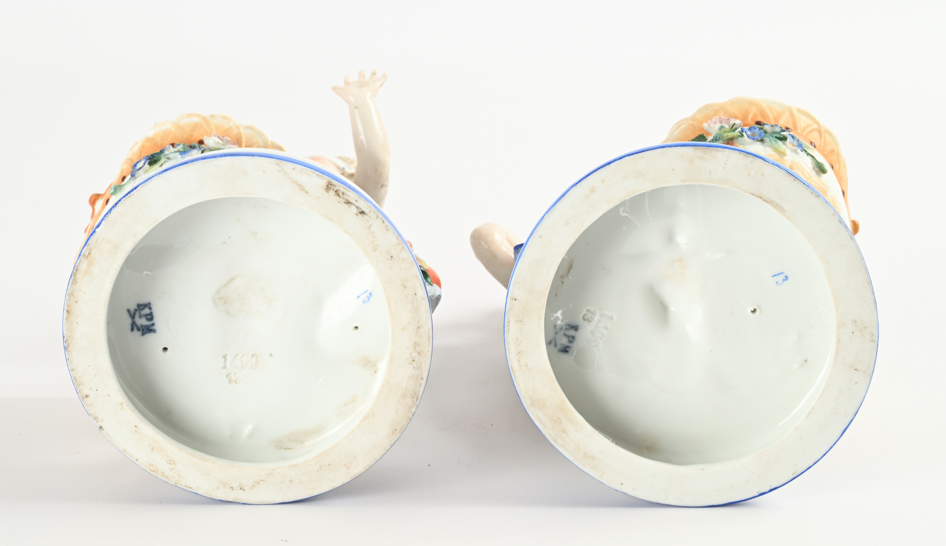 Coppia di sculture in porcellana policroma, Regia Manifattura di Porcellane di Berlino, fine XIX ...