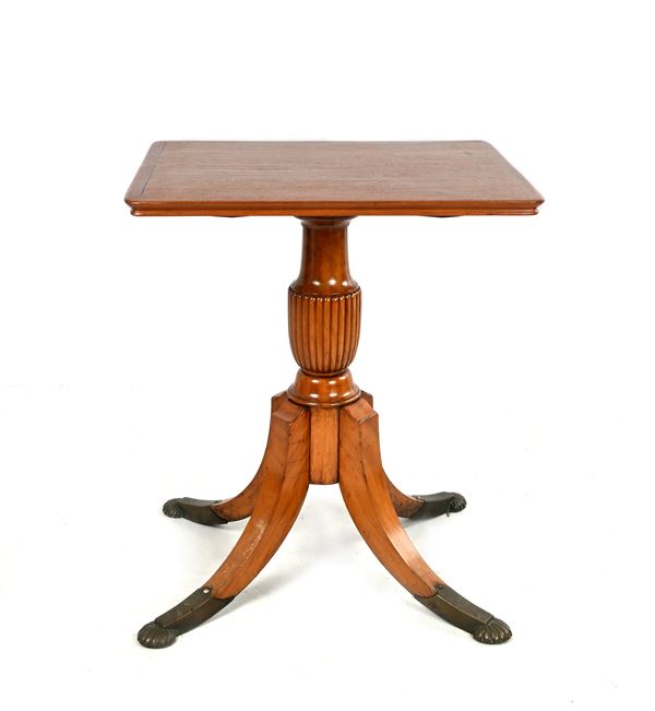 Tavolino in ciliegio, fine XIX secolo 