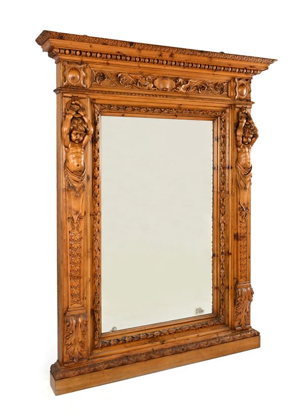 Grande specchiera di gusto rinascimentale in legno con putti scolpiti