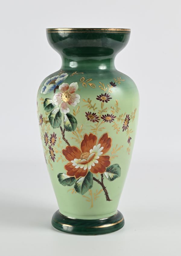 Vaso in vetro verde, inizi XX secolo