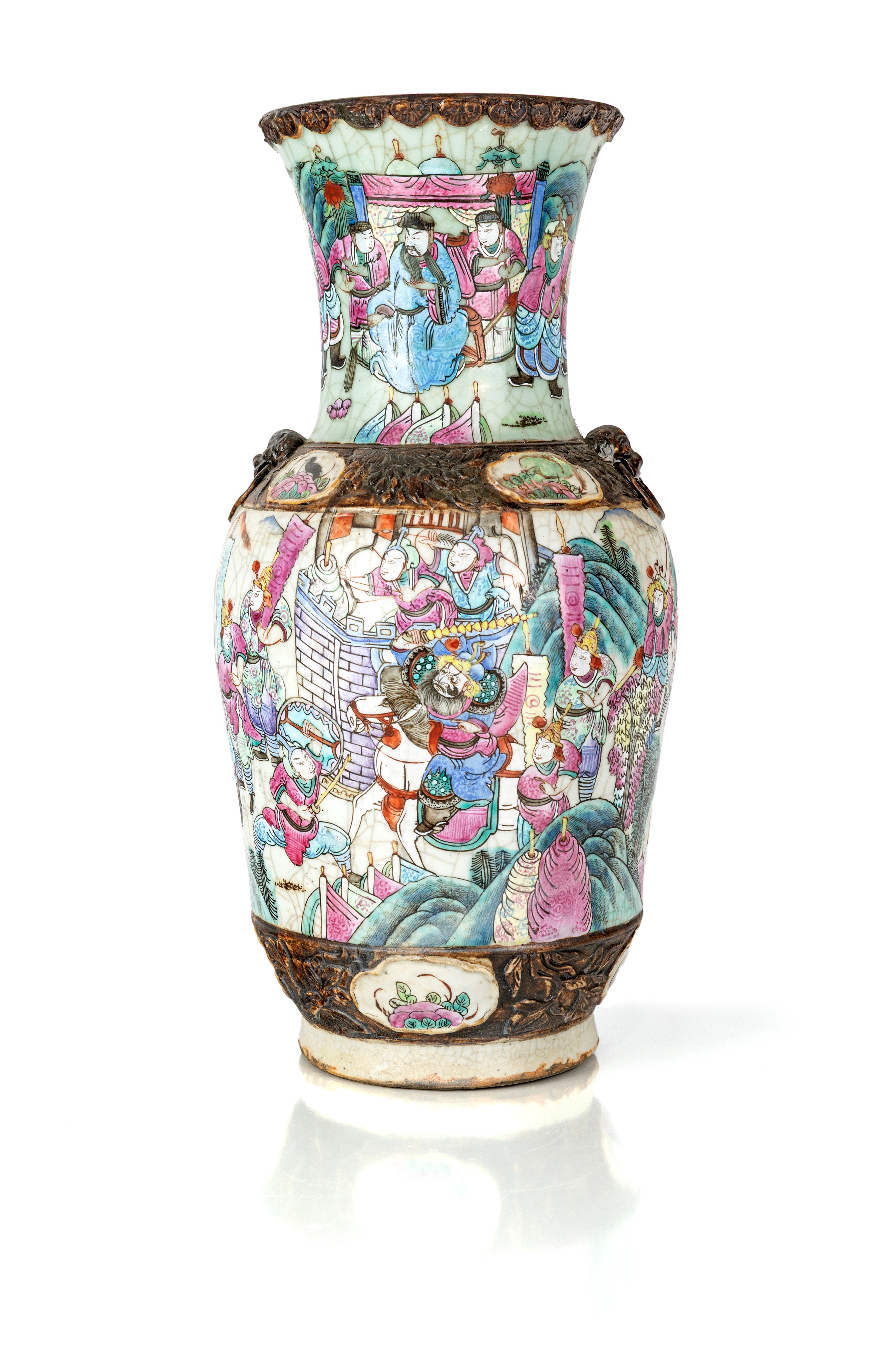 Vaso a balaustro in porcellana policroma, Cina