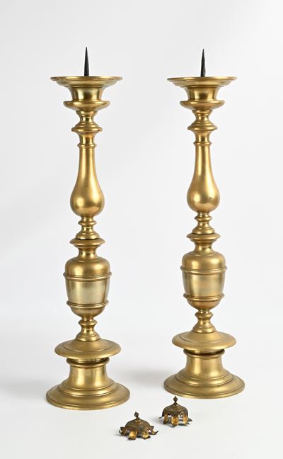 Coppia di torciere in ottone, altezza cm 66