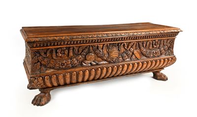 Cassapanca rinascimentale in noce, XVII secolo, cm 68x180x57