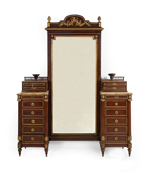 Camera da letto in mogano con finiture ornamentali in bronzo dorato, Francia, inizi del XX secolo