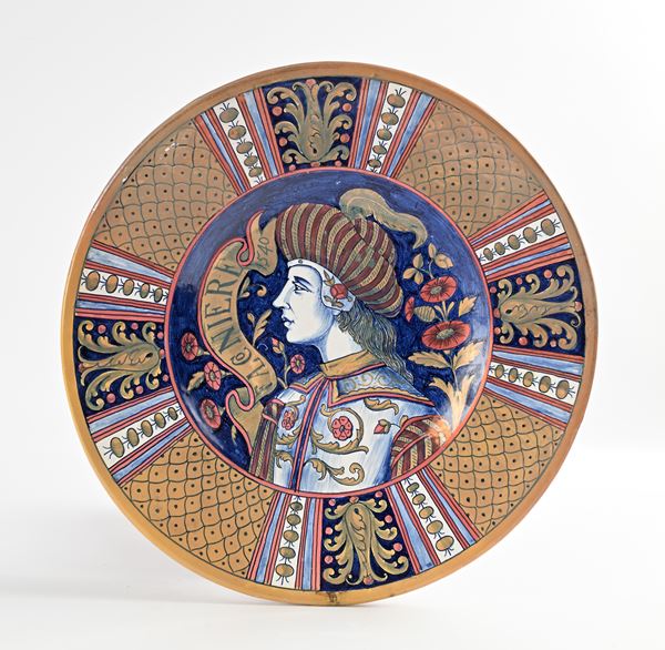 Grande piatto in maiolica policroma e a lustro, Gualdo Tadino, manifattura Alberto Rubboli, XX secolo
