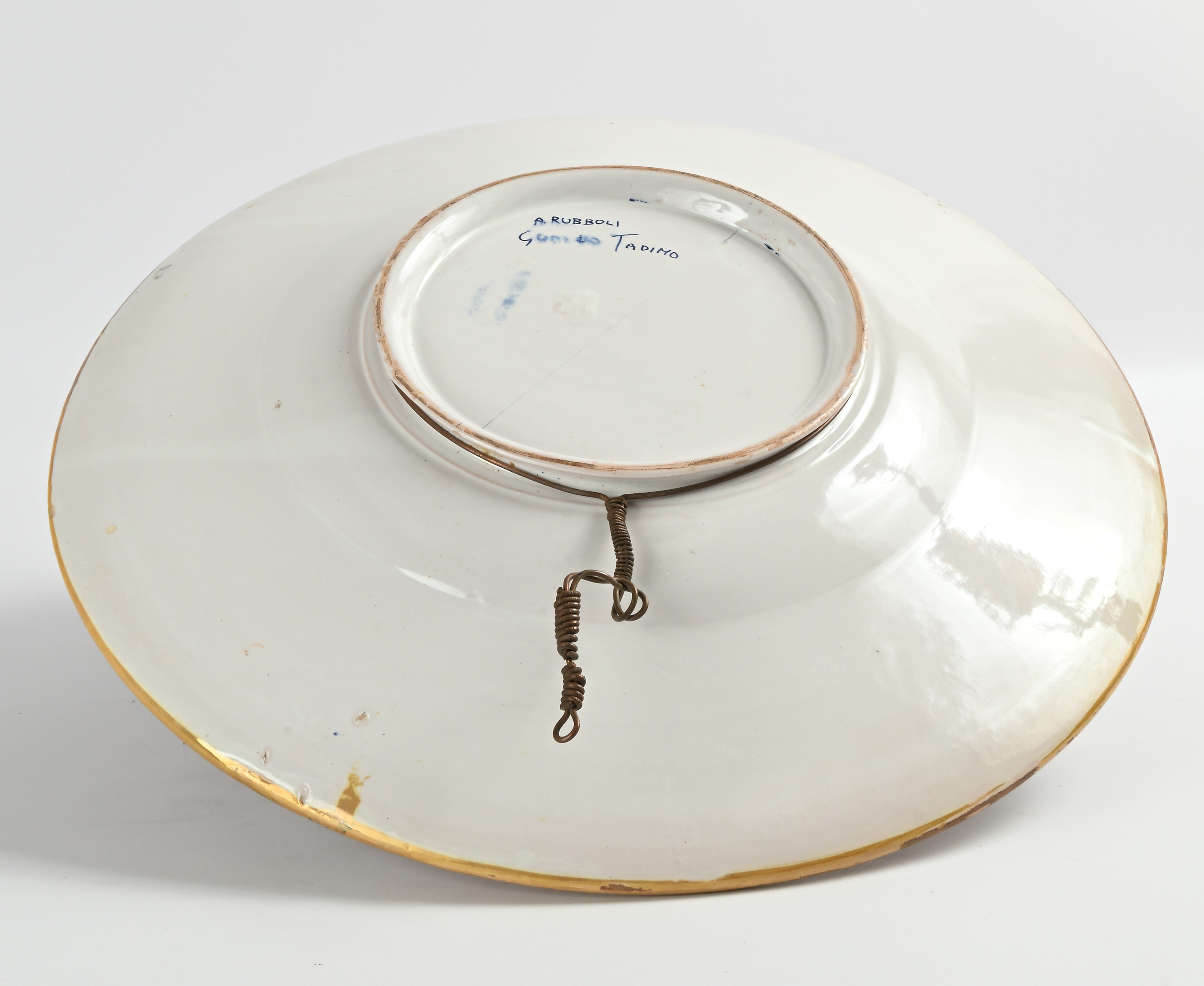 Grande piatto in maiolica policroma e a lustro, Gualdo Tadino, manifattura Alberto Rubboli, XX se...