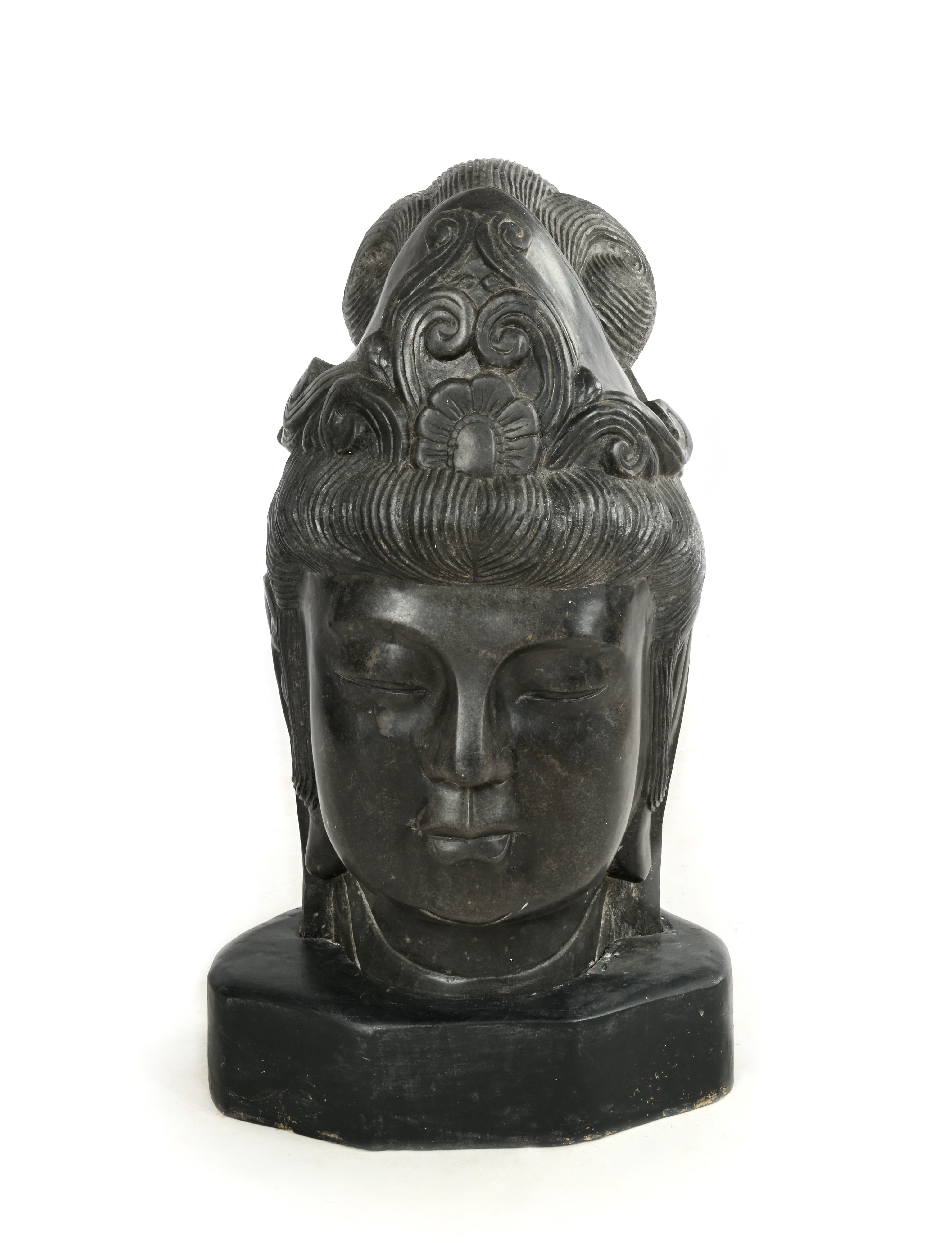 Grande testa di Bodhisattva Guan Yin in pietra nera, Cina, XIX secolo