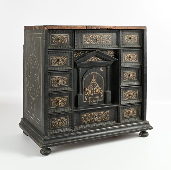 Stipo in legno ebanizzato con filettature in osso, Toscana, XVII secolo