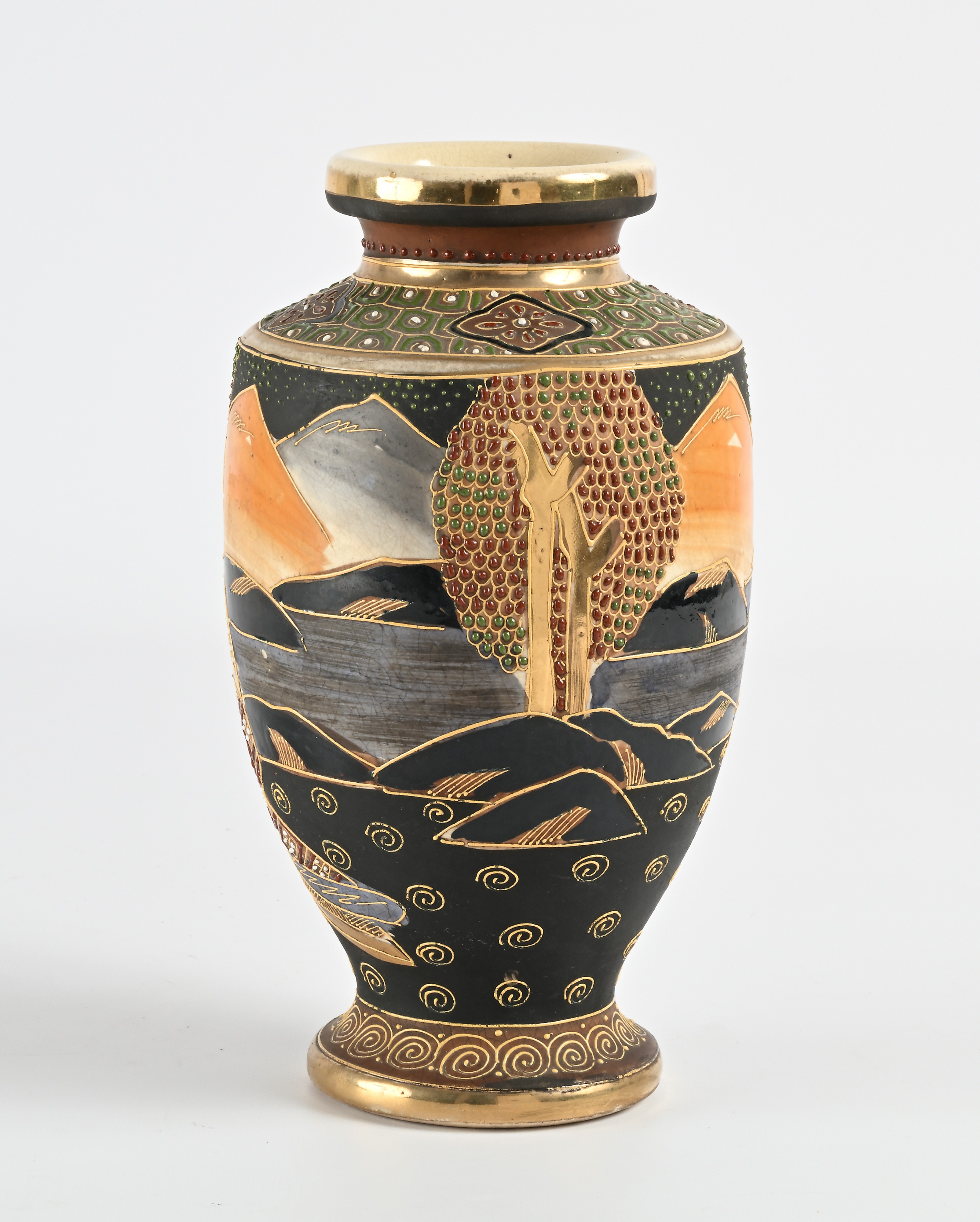 Vaso a giara in porcellana policroma e dorata, Satsuma, Giappone, XX secolo