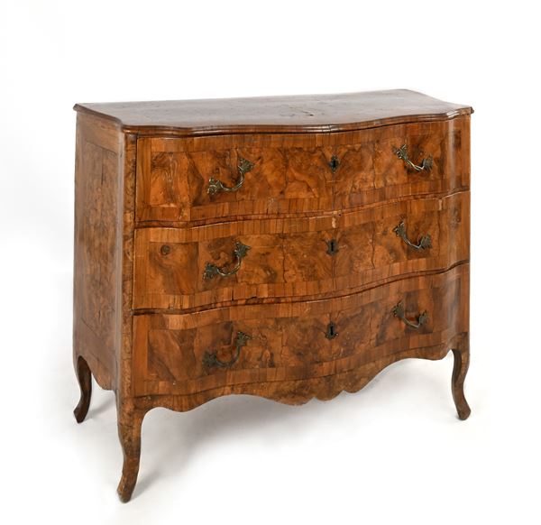 Cassettone in noce e radica, Veneto, XVIII secolo