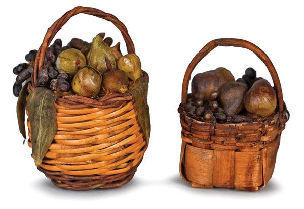 DUE CESTINI DI FRUTTA