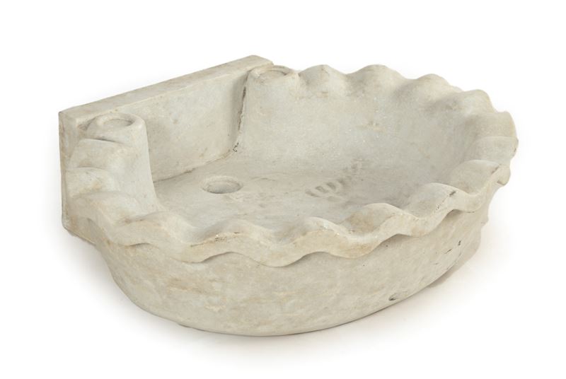 Vasca in marmo bianco a forma di conchiglia, cm 16x57x48