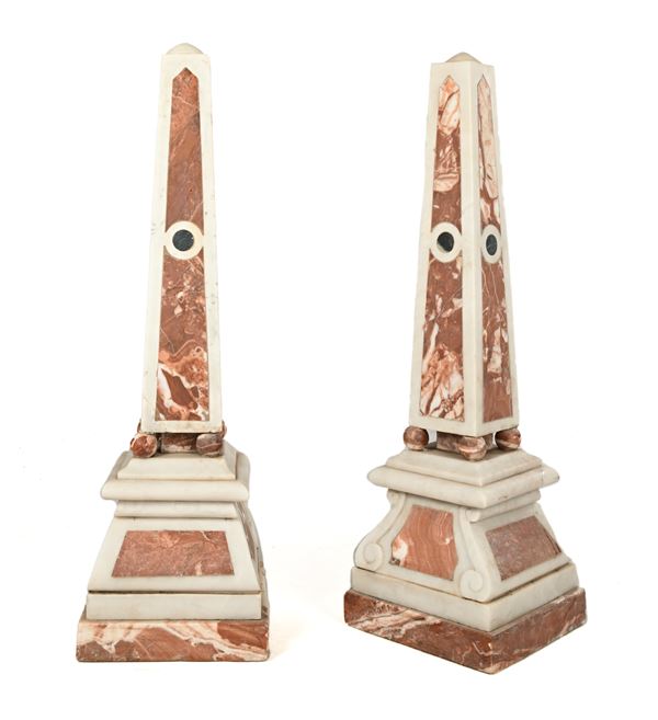 Coppia di grandi obelischi in marmo bianco e rosso Cottanello, XIX secolo