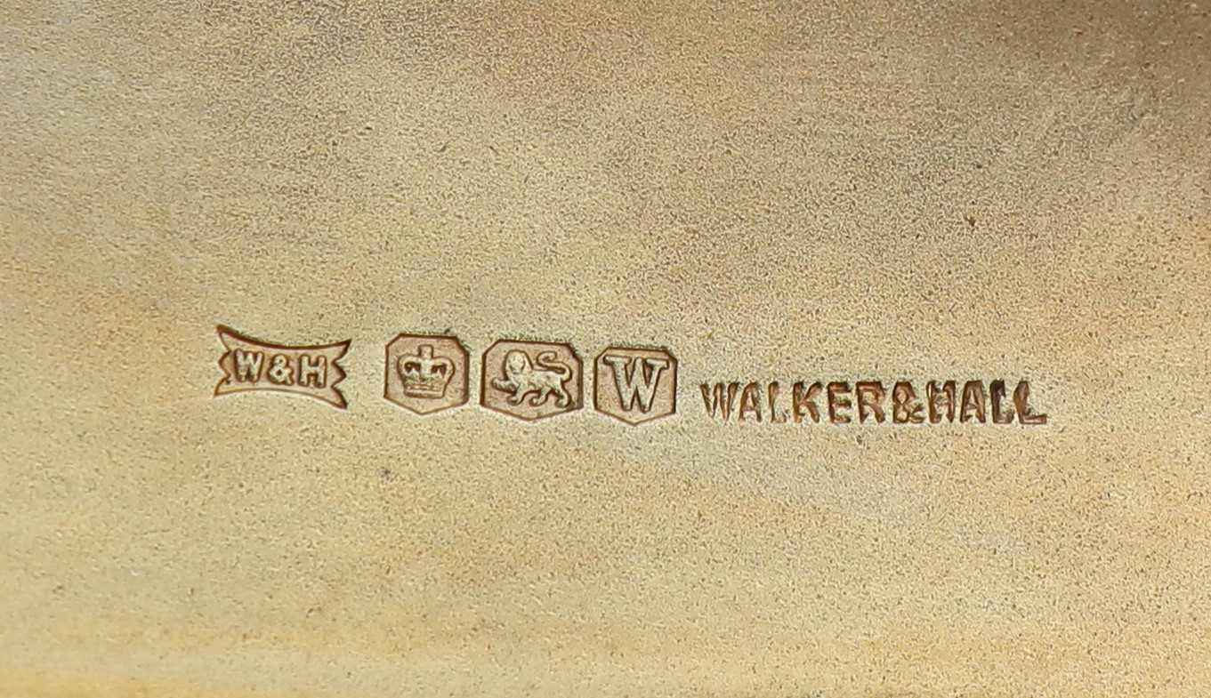 Piccolo portasigarette in argento, città di Sheffield, 1939, argentieri Walker & Hall