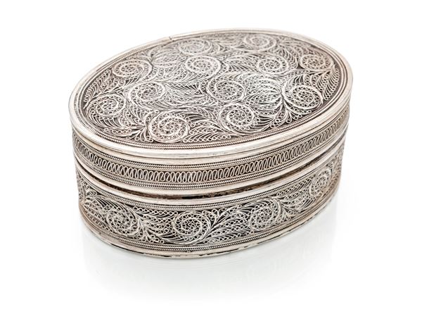 Scatola ovale in argento