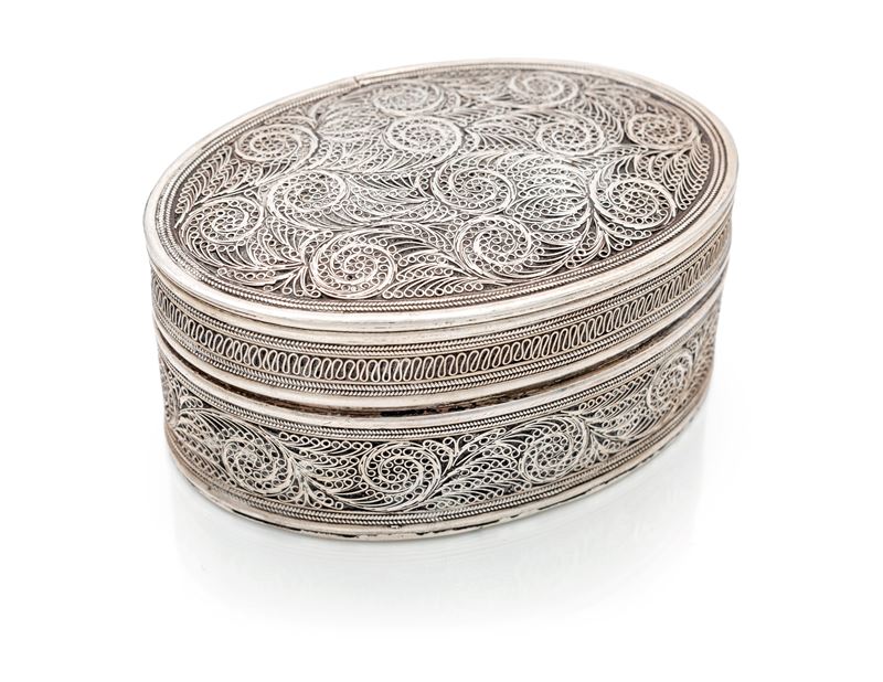 Scatola ovale in argento