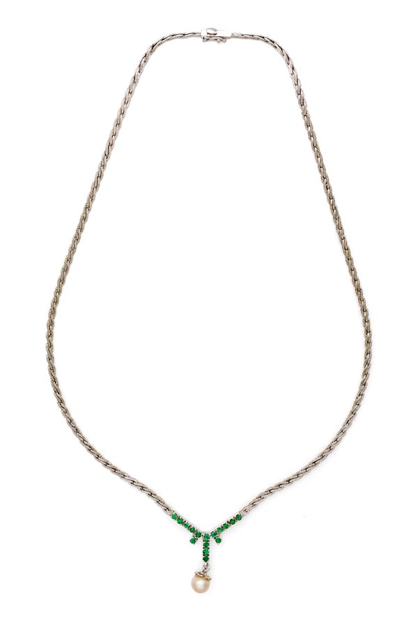 Collana in oro, smeraldi e perla