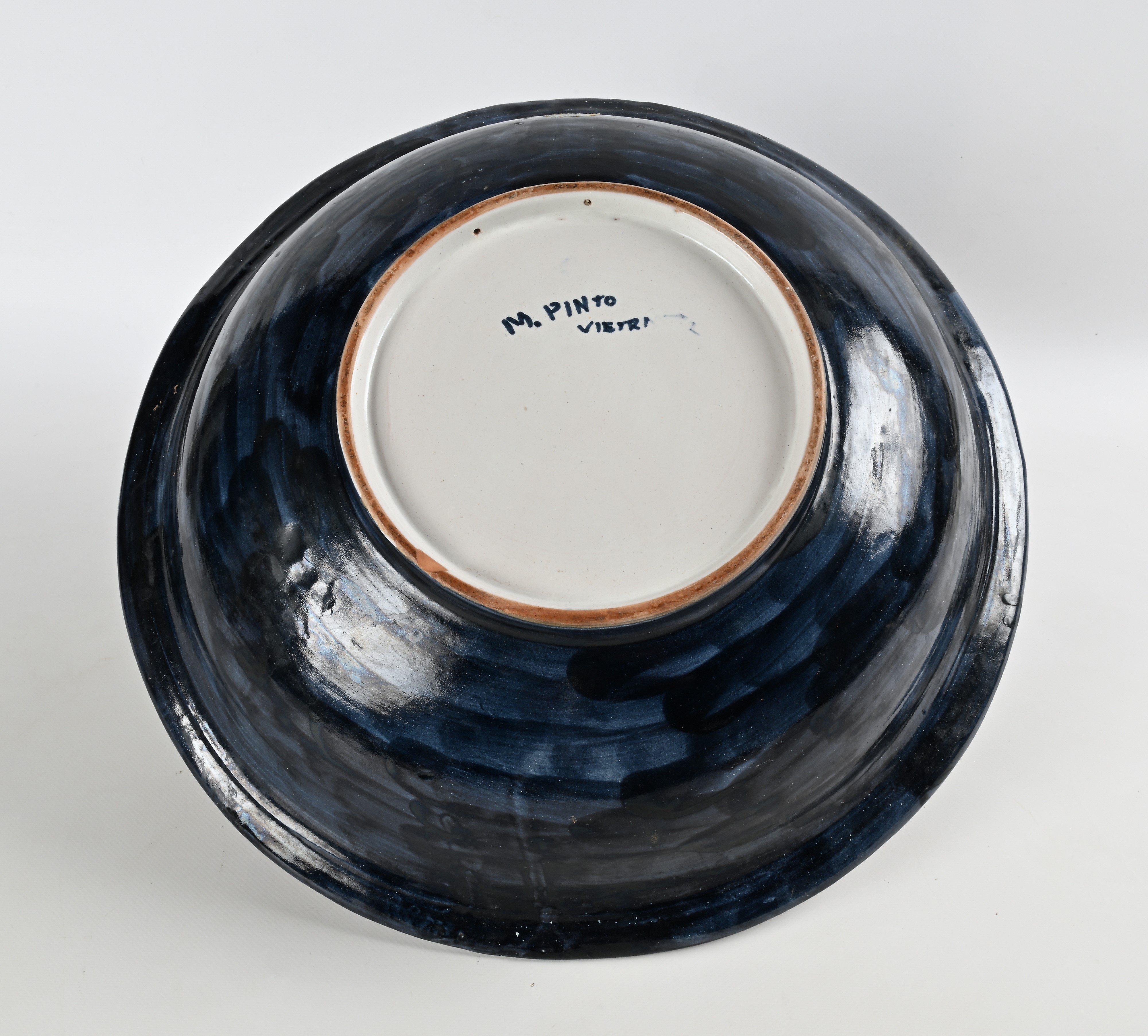 Grande vassoio in ceramica smaltata e dipinta, manifattura Pinto, Vietri sul mare