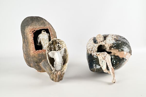 Lotto di due sculture in terracotta dipinta