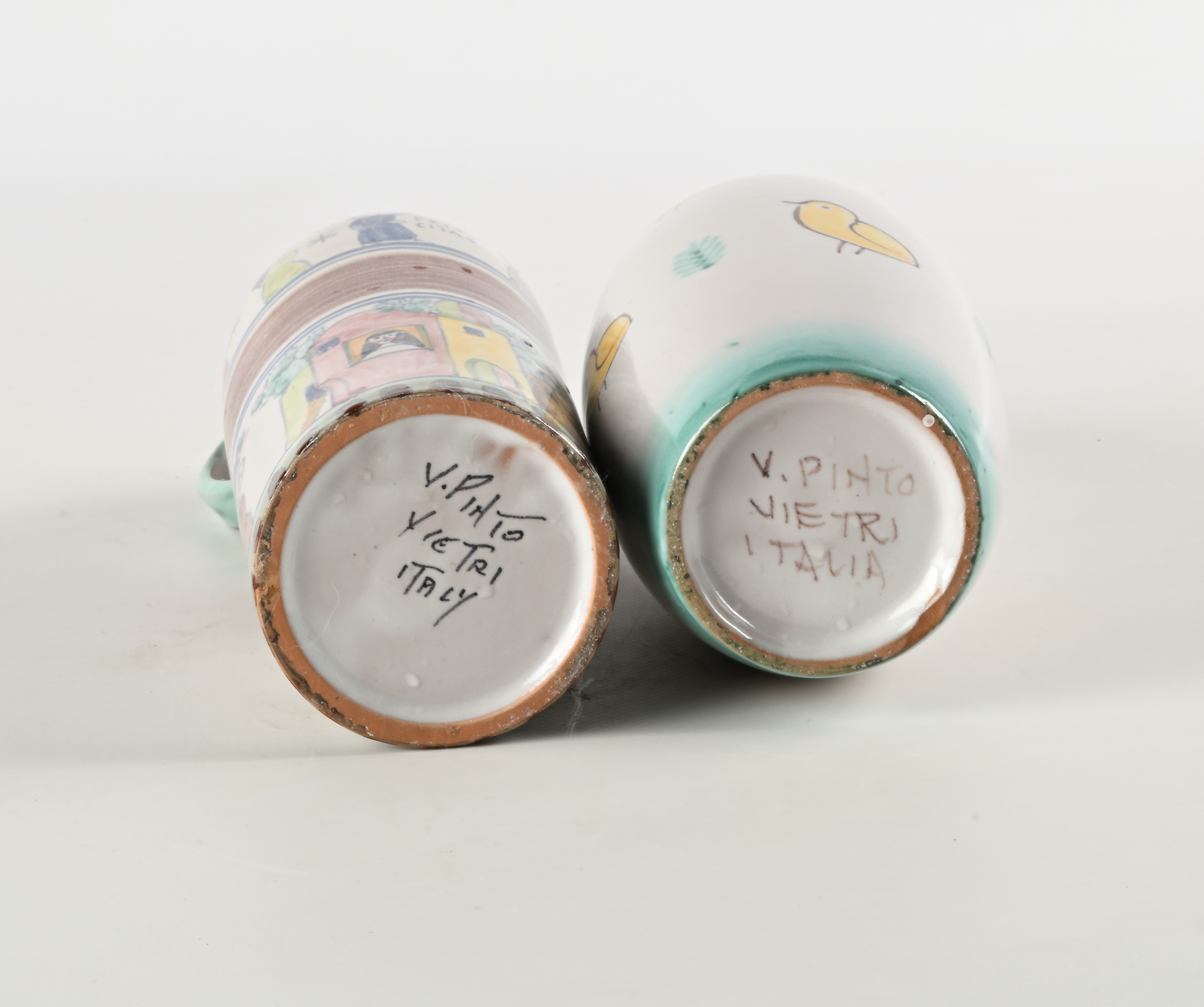 Lotto di un Vaso ed una Brocca in Ceramica Dipinte, Manifattura Pinto, Vietri sul Mare