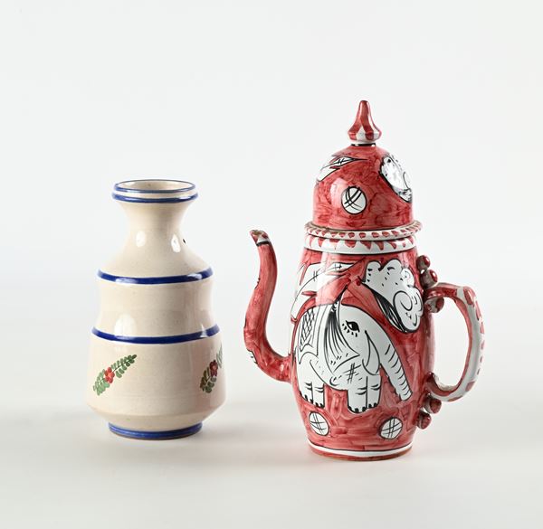 Lotto di un vaso ed una teiera in ceramica dipinta smaltata, manifattura Avallone, Vietri sul Mare