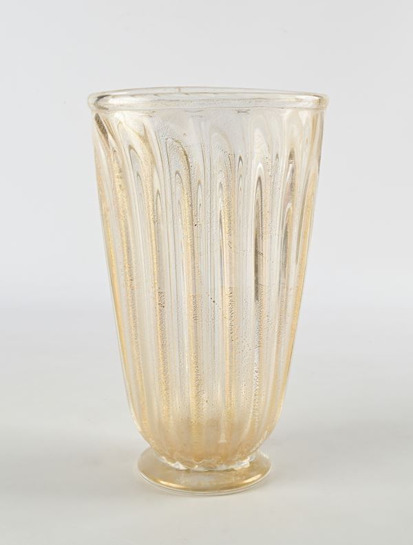 Grande vaso costolato in vetro di Murano incolore con inclusioni in oro