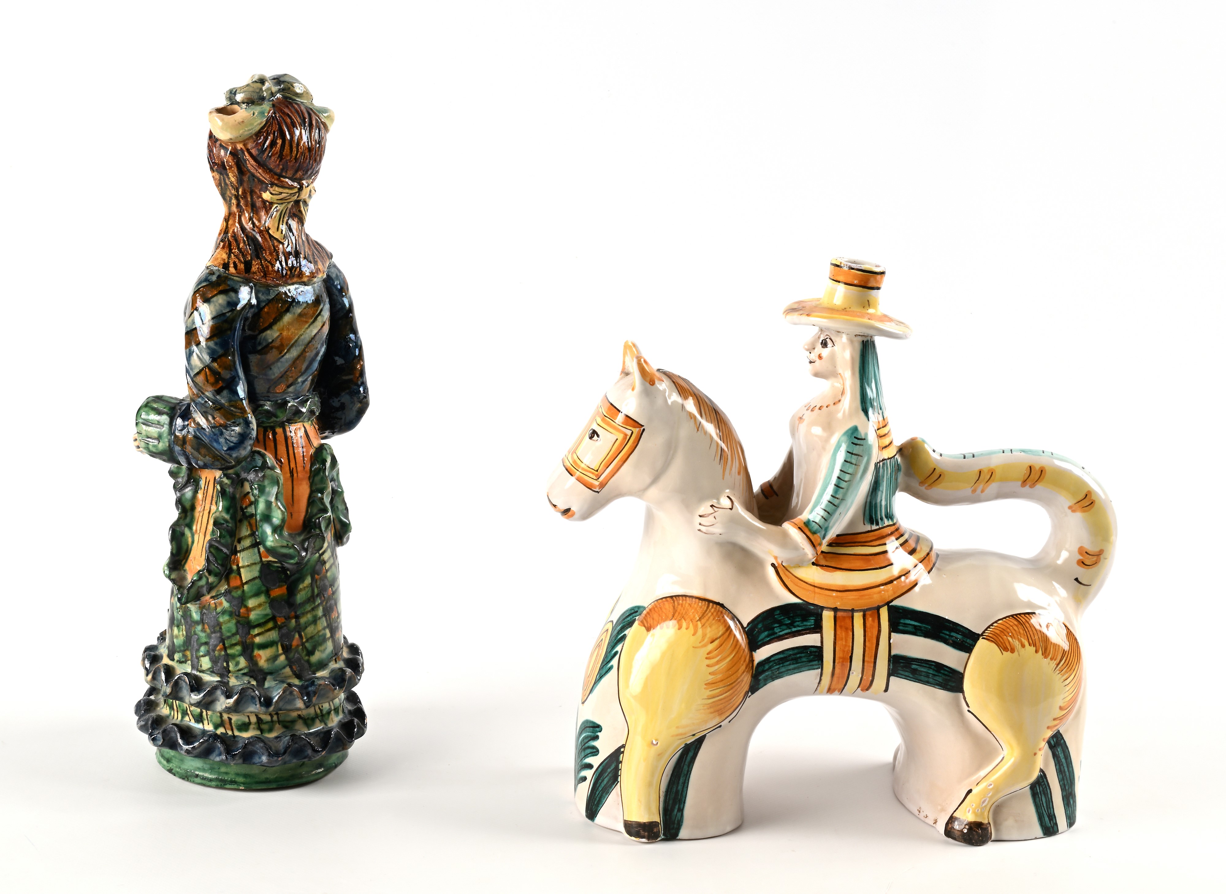 Lotto di due sculture in ceramica smaltata policroma