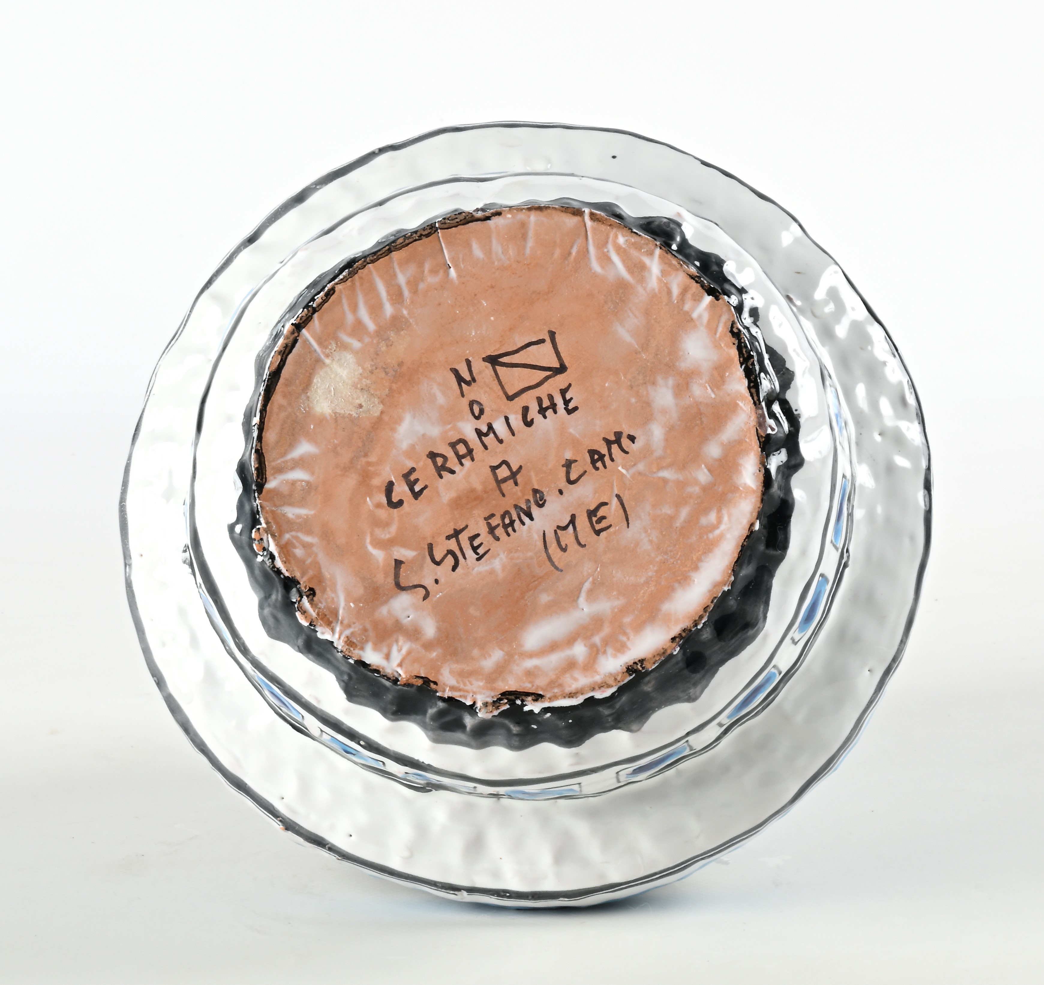 lotto di due vasi in ceramica dipinta