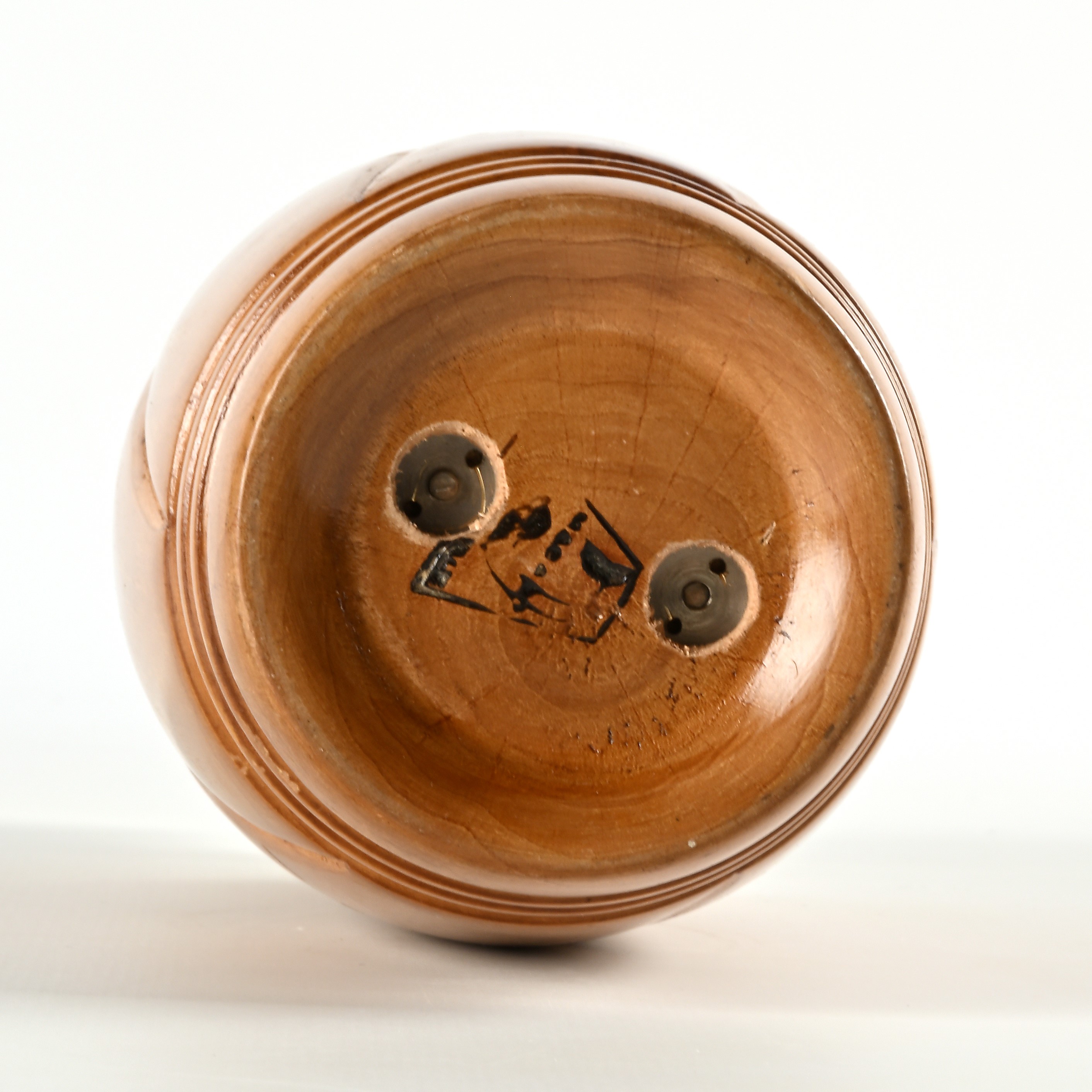Schaker, Oggetto decorativo in legno e metallo cromato