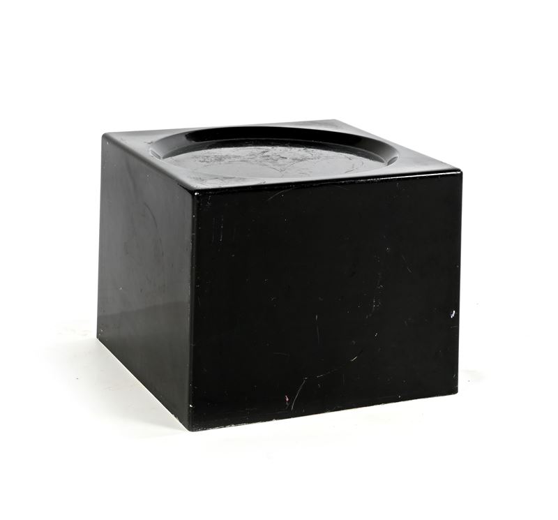 Sgabello in plexiglass nero, prod. Mim, Italia