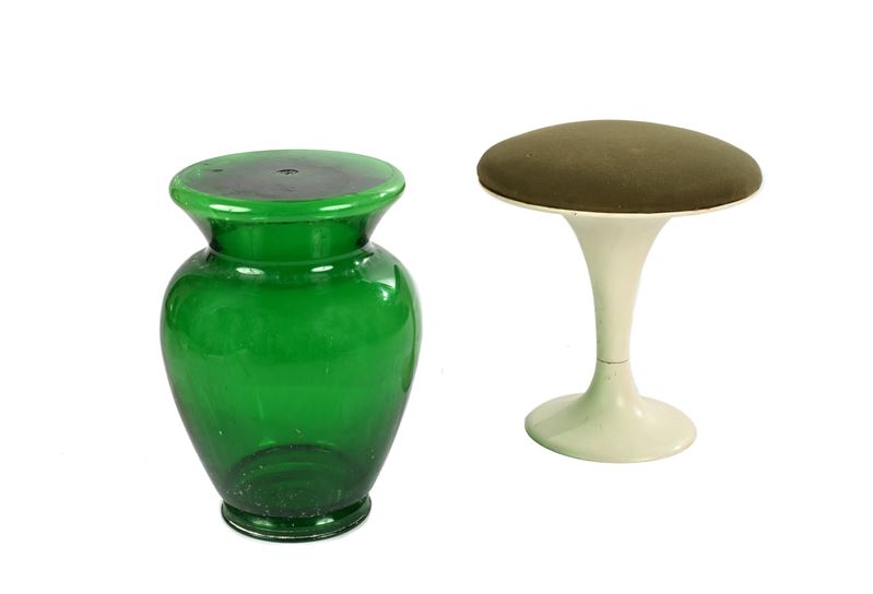 Lotto di due sgabelli