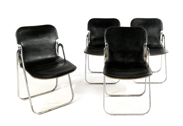 Lotto di 4 sedie in metallo cromato e cuoio nero