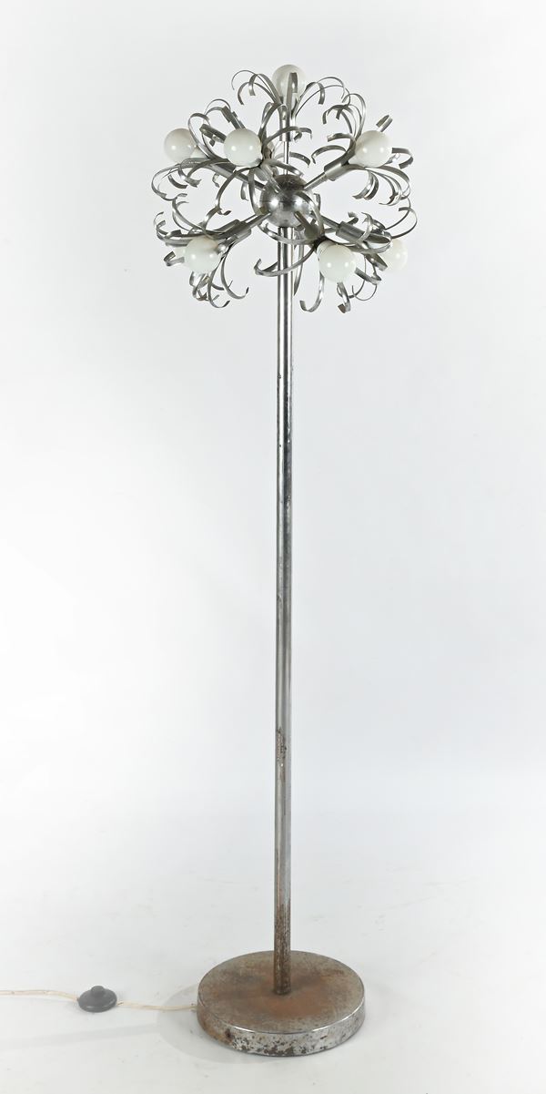 Lampada da terra in metallo cromato